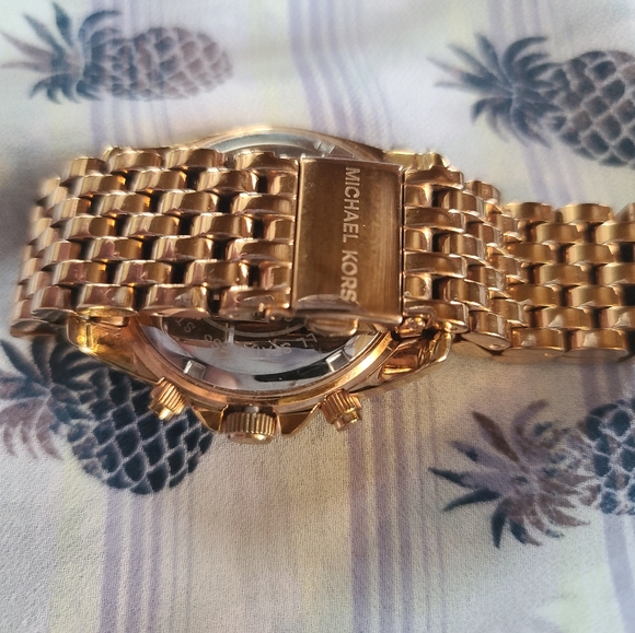 Micheal Kors Watch - Picture 3 of 5